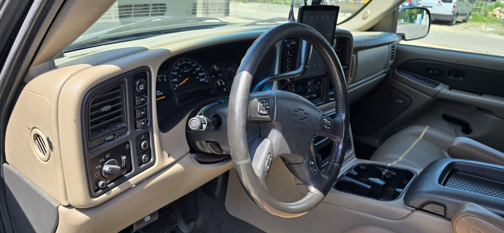 Vând sau schimb Chevrolet Avalanche  autoutilitara cu gaz