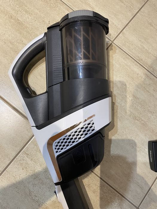 Aspirator vertical Miele Triflex HX2