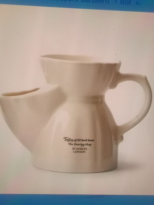 Aparat de ras Feather și cana bărbierit.