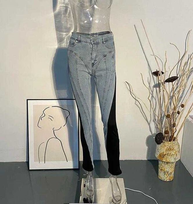 Модел на MUGLER Дънки с Висока Талия и Пачуърк Вталени Разтегаем Модел