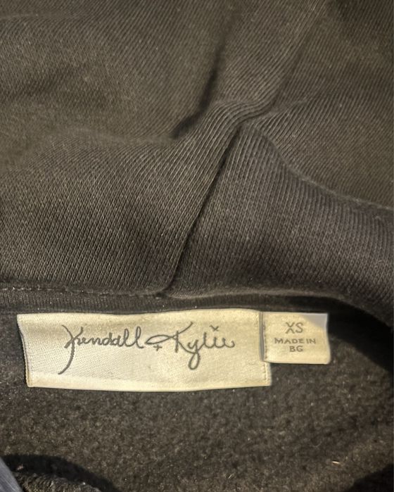 Черен суитшърт на Kendall and Kylie