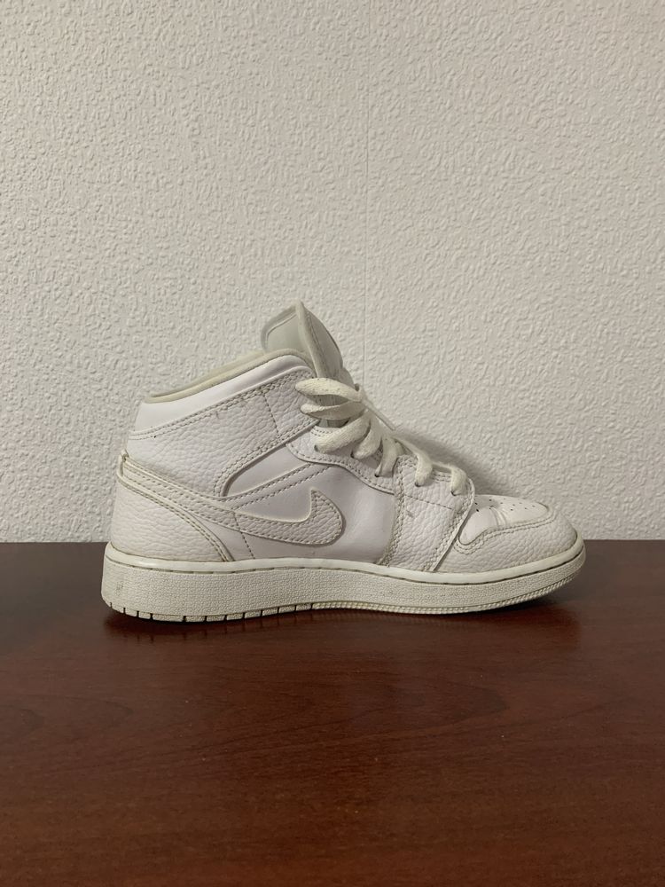 Jordan 1 Mid Triple White
