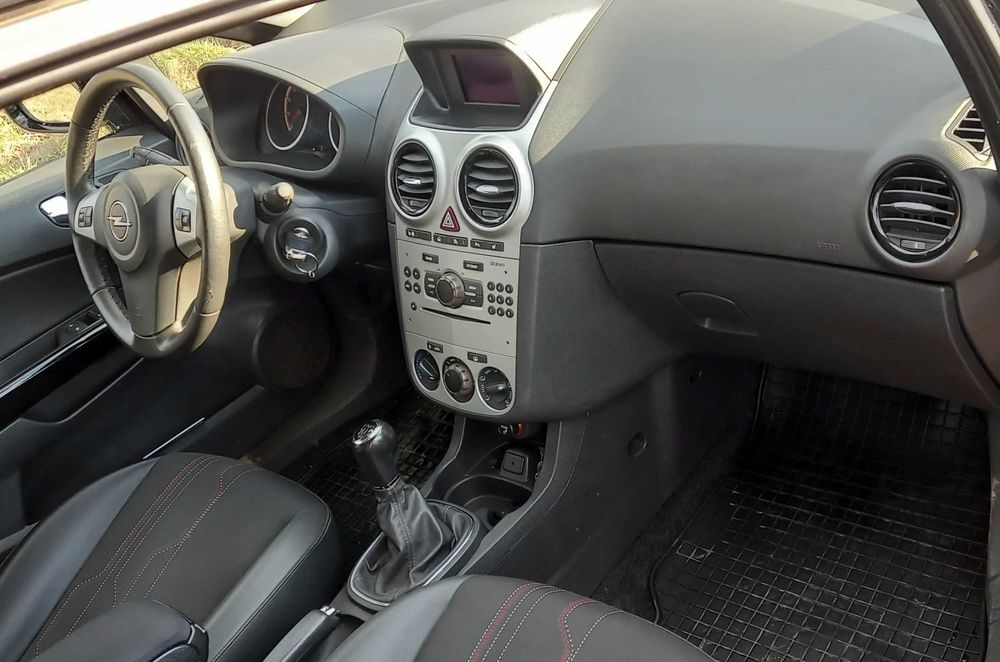 Opel Corsa D, 1.4 benzina, 2 usi