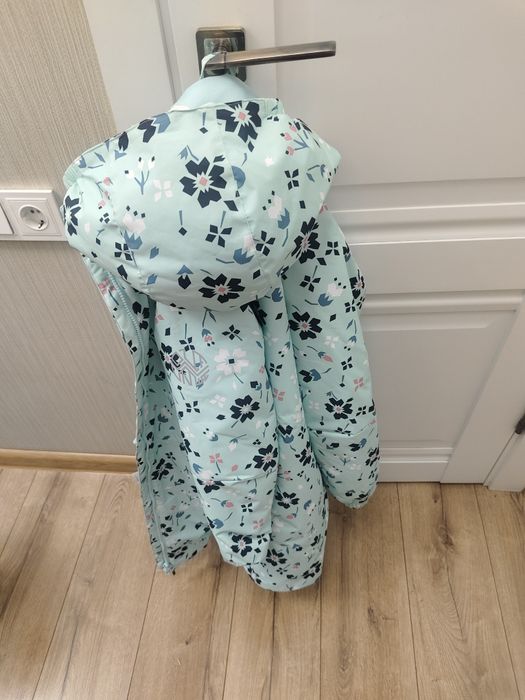 Продам куртку на девочку