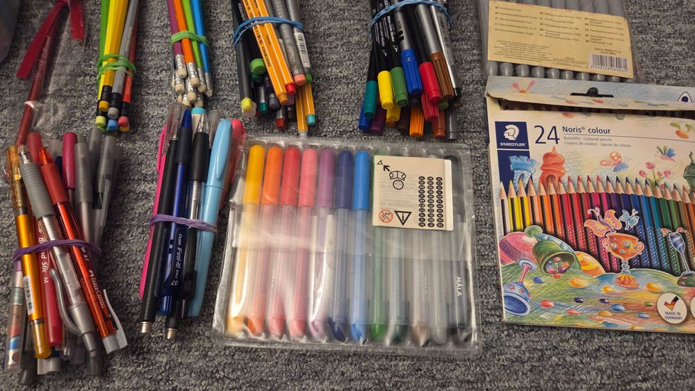 Materiale desen carioca si markere