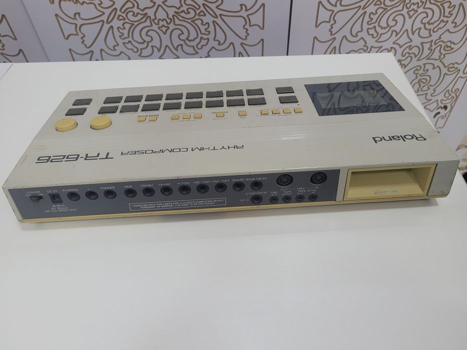 Драм машина Roland TR626