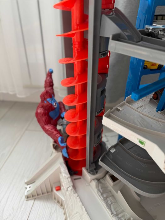 Большой гараж Hot Wheels с автоматическим лифтом + 15 машинок