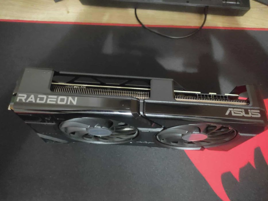 Asus Dual RX 7700 xt Видео карта
