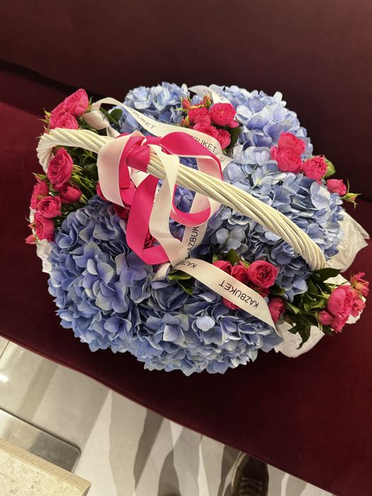 Цветы в корзине