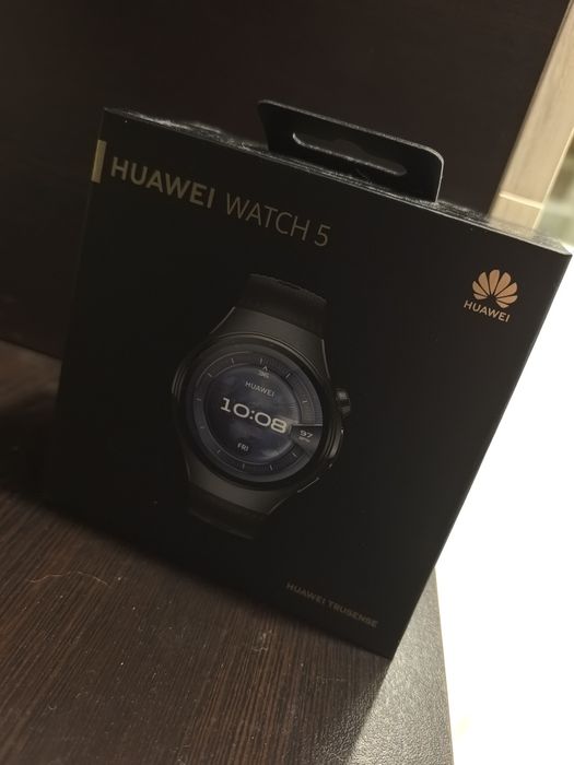 Смарт часовник HUAWEI watch 5