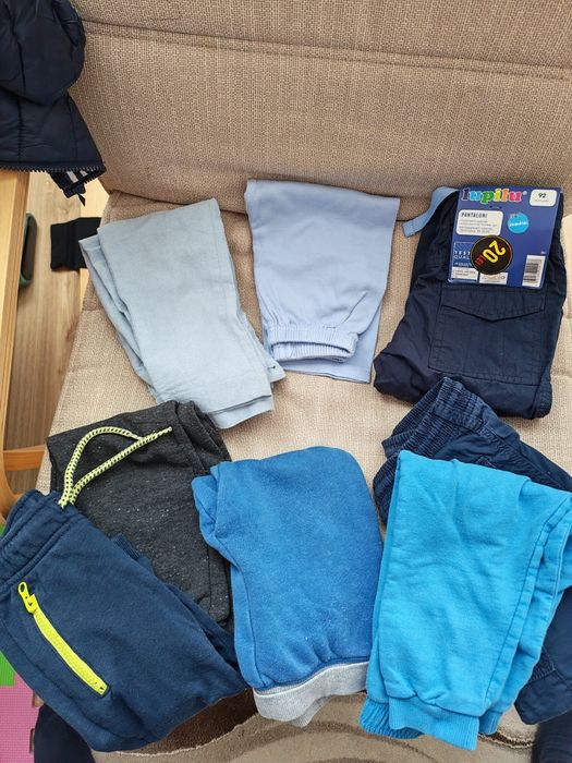 Set haine 92  (8 pantaloni+hanorac+2 body-uri, etc)