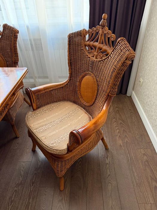 Стол и 6 стульев из ротанга