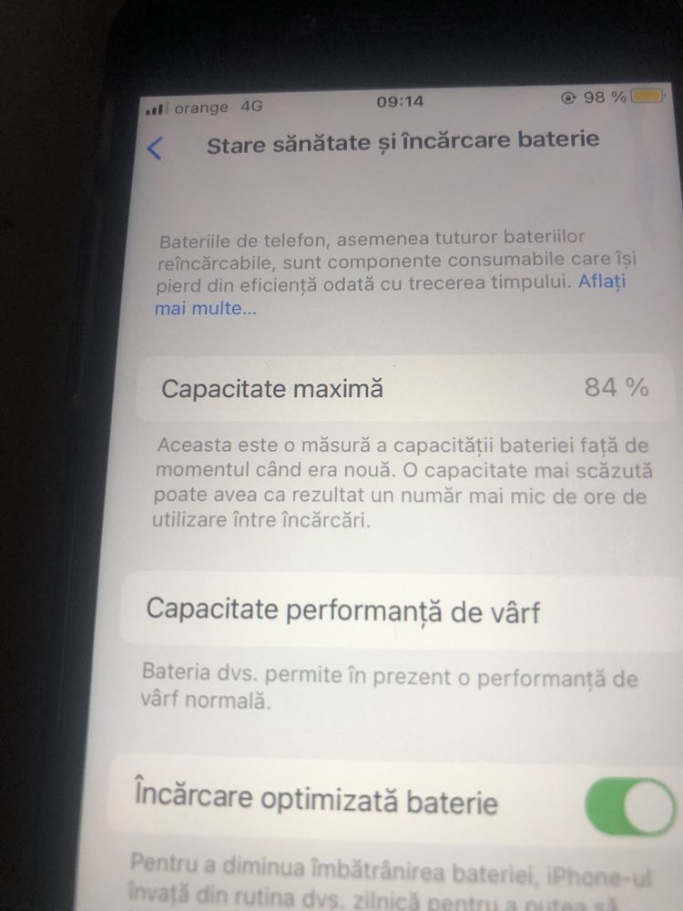 Vind iphone 8 perfect funcional unul de 64 si unu de 128