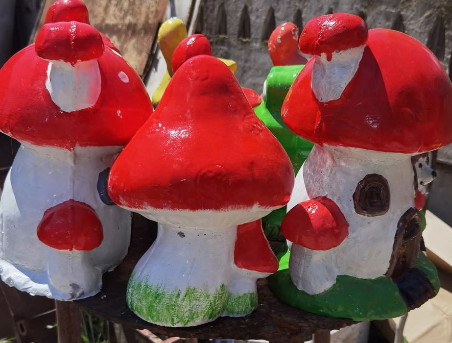 Vând ornamente și decorațiuni de gradina,diferite modele și dimensiuni