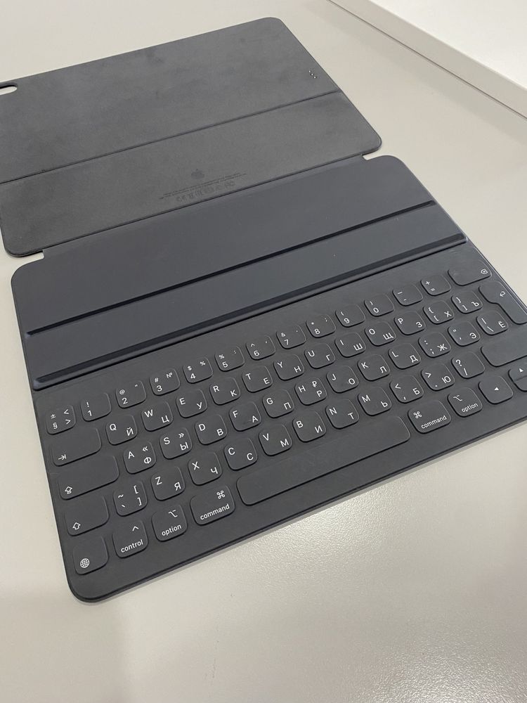 Клавиатура на Ipad Pro 12.9 (Smart Keyboard Folio)