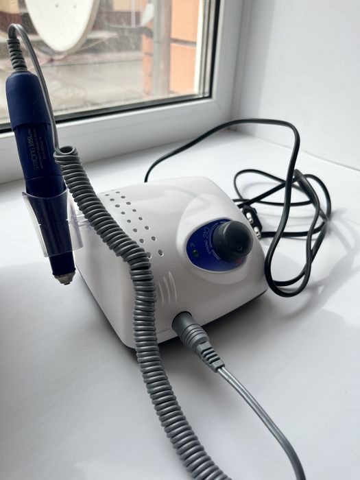 Аппарат для маникюра и педикюра