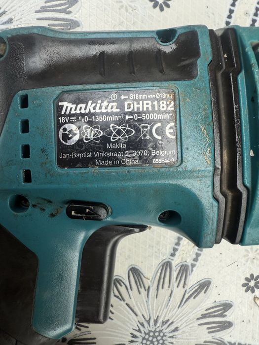 Акумулаторен перфоратор Makita DHR182