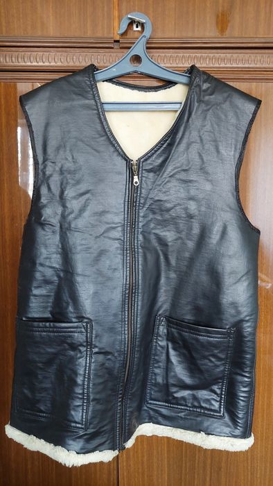 Теплая безрукавка