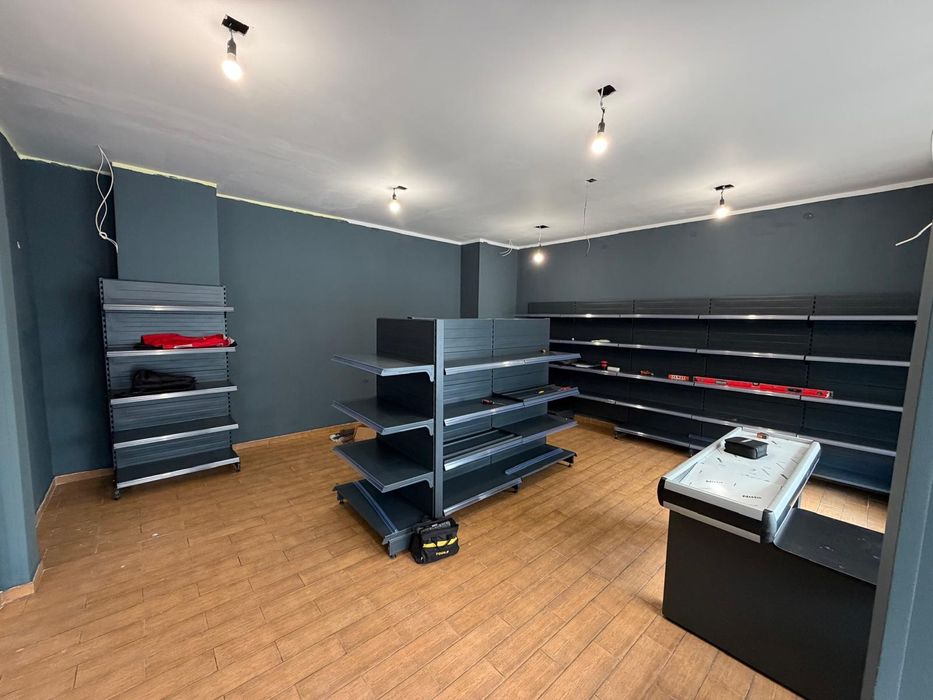 Rafturi magazin Mega Image