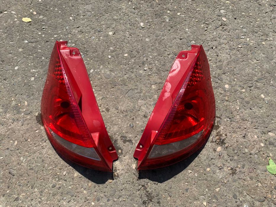 Stop stanga / dreapta ford fiesta mk 6 an 2008-2013