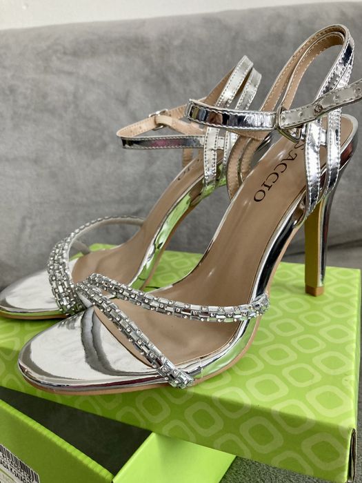 Sandale elegante eveniment .