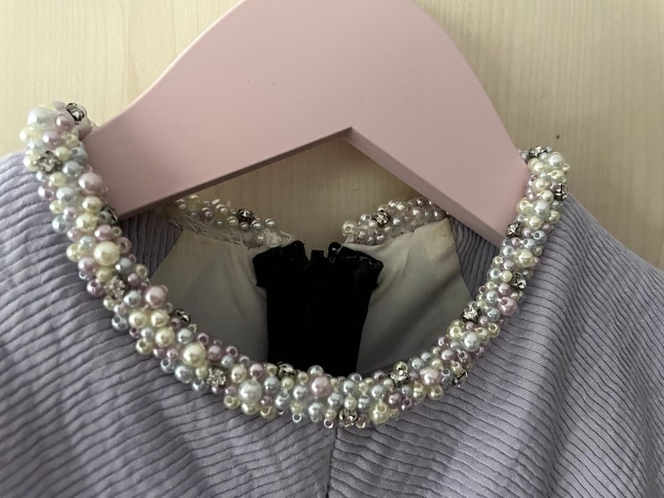 Бледолилава рокля на Sandro с перли и камъни