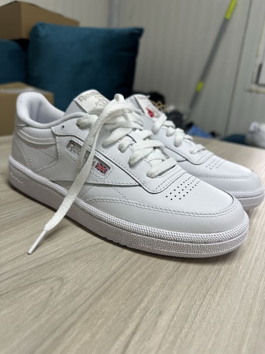Сникърси Reebok Сlub С 85
