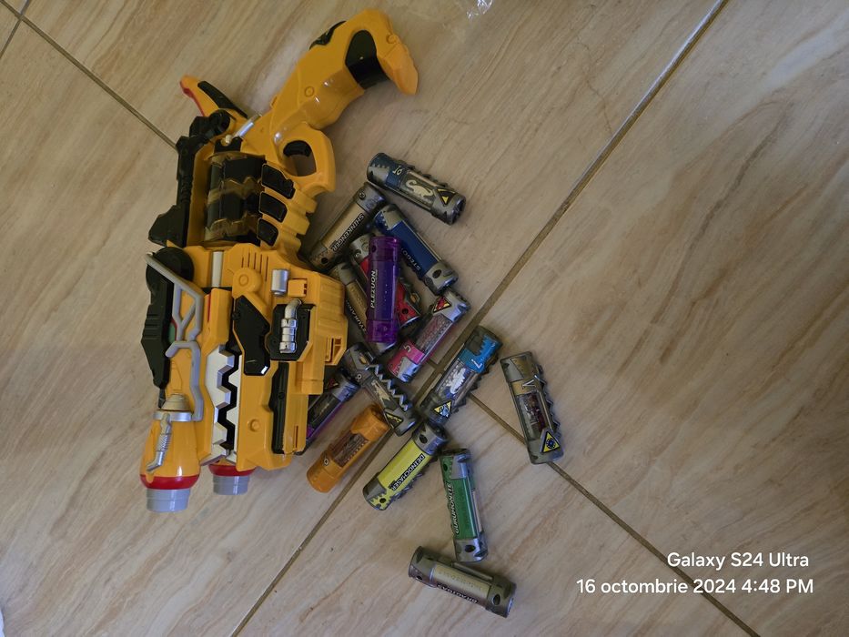 Pistol de jucarie impreuna cu cartuse Power Rangers