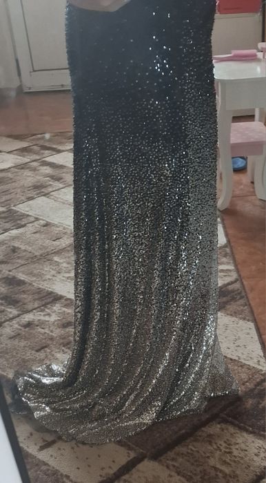 Дълга официална рокля с паети размер 38 М