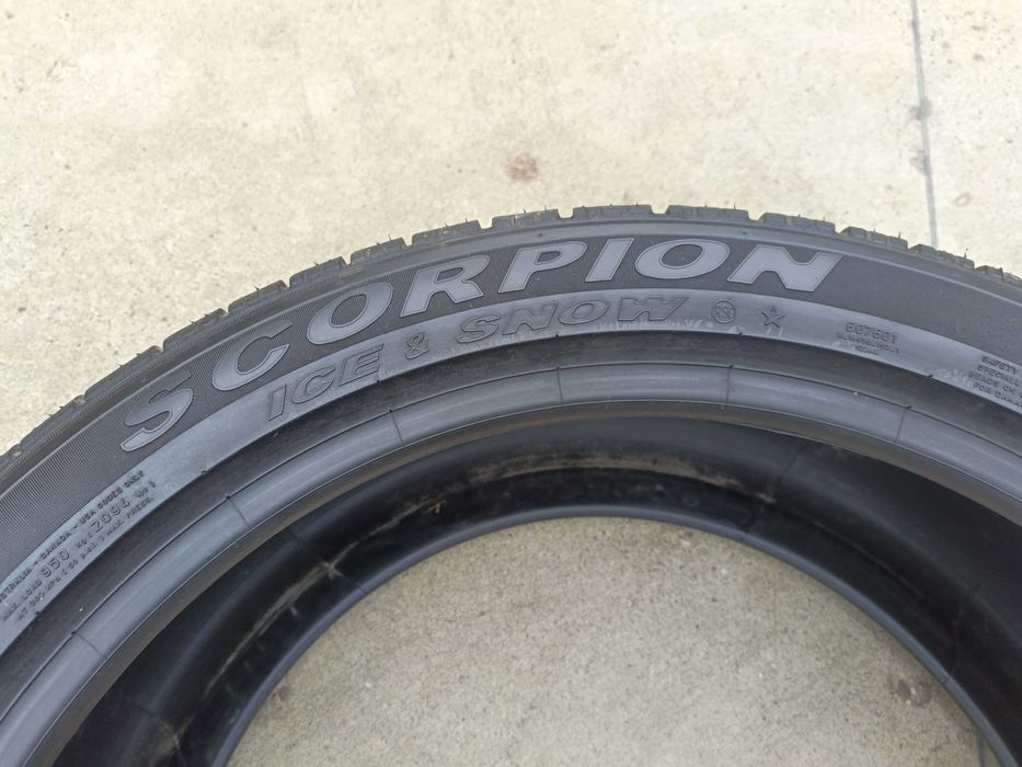 Doua anvelope noi de iarna 275 40 20 pirelli scorpion run flat