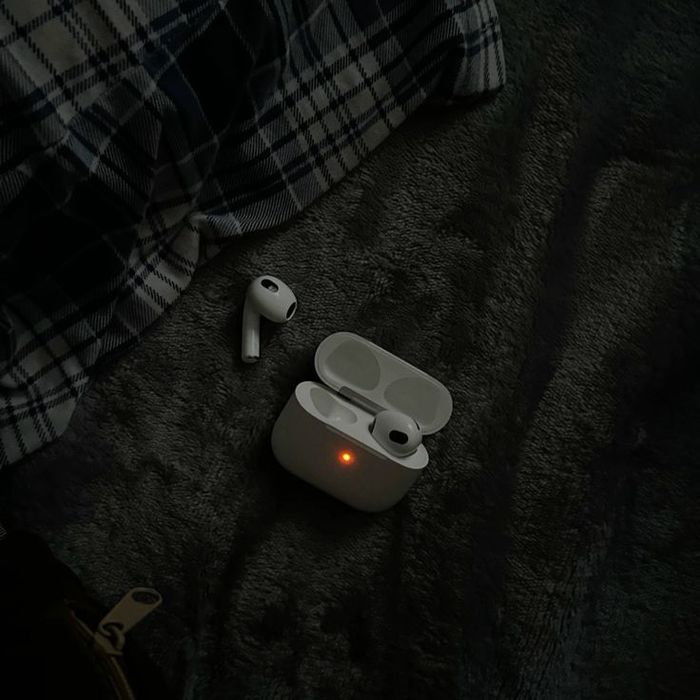 Есть в наличии айрподсы