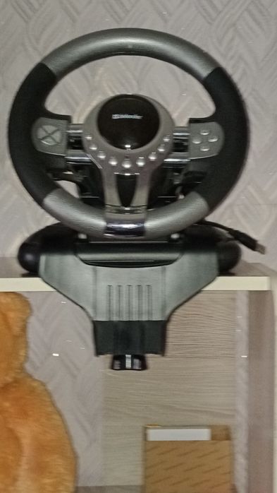 Обменяю игривой руль defender forsage gtr