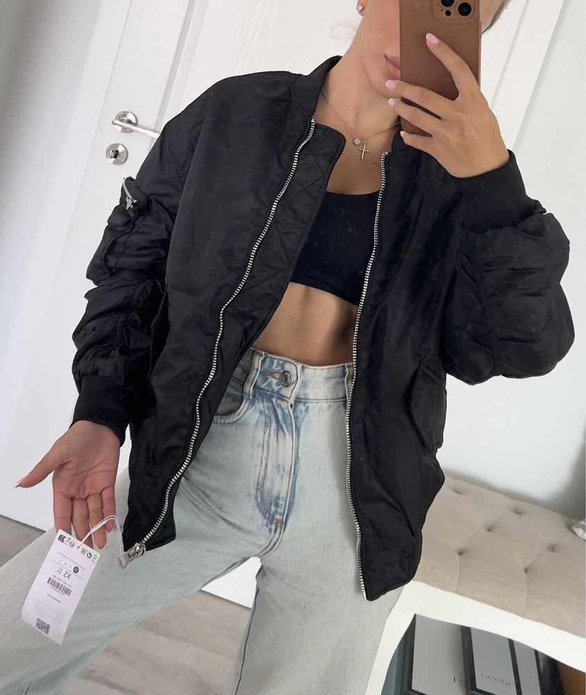 Яке тип бомбър Bershka