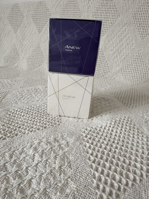 Set crema de zi si crema de noapte Avon Anew