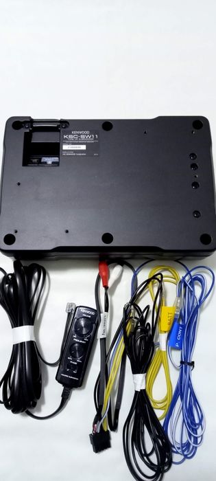 Subwoofere amplificate auto Kenwood  și Pioneer