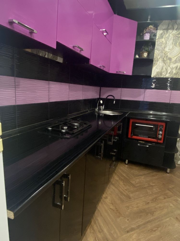 Продам 1 комнатную в кирпичном доме с мебелью