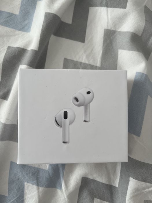 Airpods pro 3.