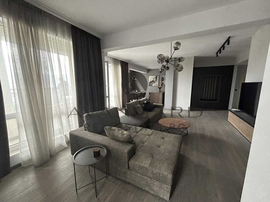 Продава се Четиристаен апартамент в Пловдив, Христо Смирненски - 194 кв.м за 1495 €/кв.м - Снимка #1