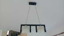 Vand 2 lustre (fiecare cu 2 becuri)