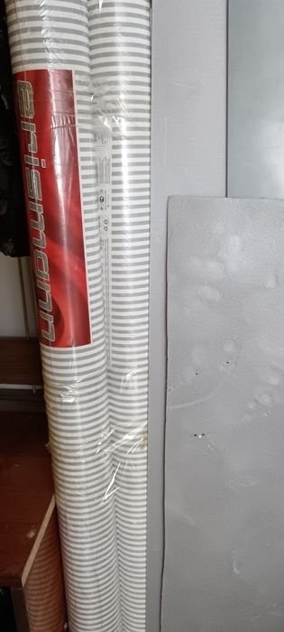 Продам обои 2 рулона