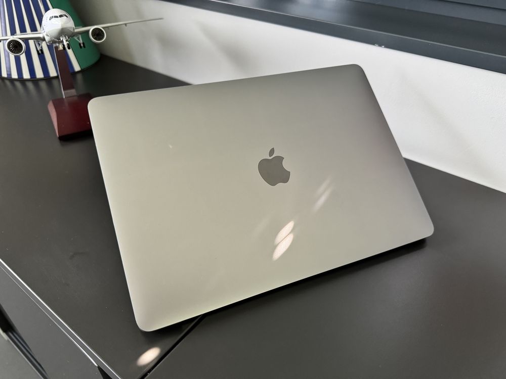 Apple Macbook Pro 13.3 A1708 Retina