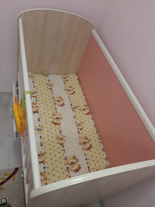 Детско креватче розово