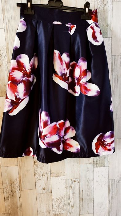 Fusta cu imprimeu floral