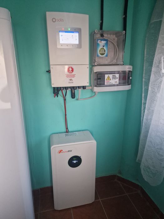 Casa la tara de vanzare