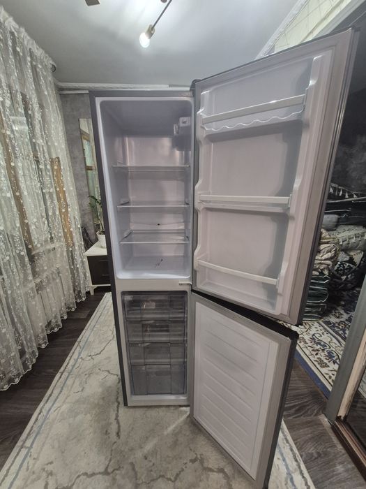 Холодильник почти новый almagreen