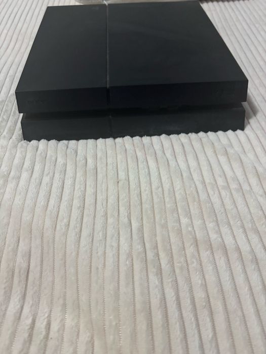 Vand ps 4 slim si xbox one + jocuri si doua manete la ambele