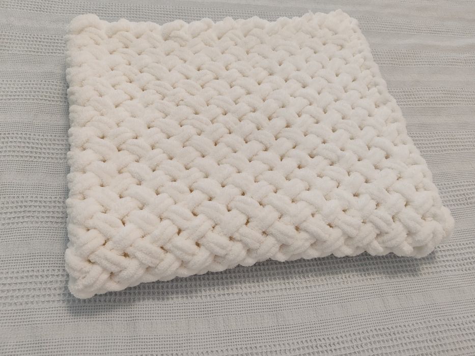 Ръчно плетено бебешко одеяло