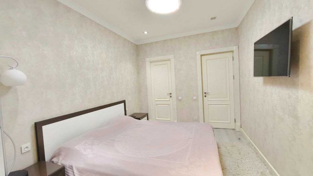 Ц-1, Фучика, С.Азимова 4/3/4 спецплан 130 кв.м.