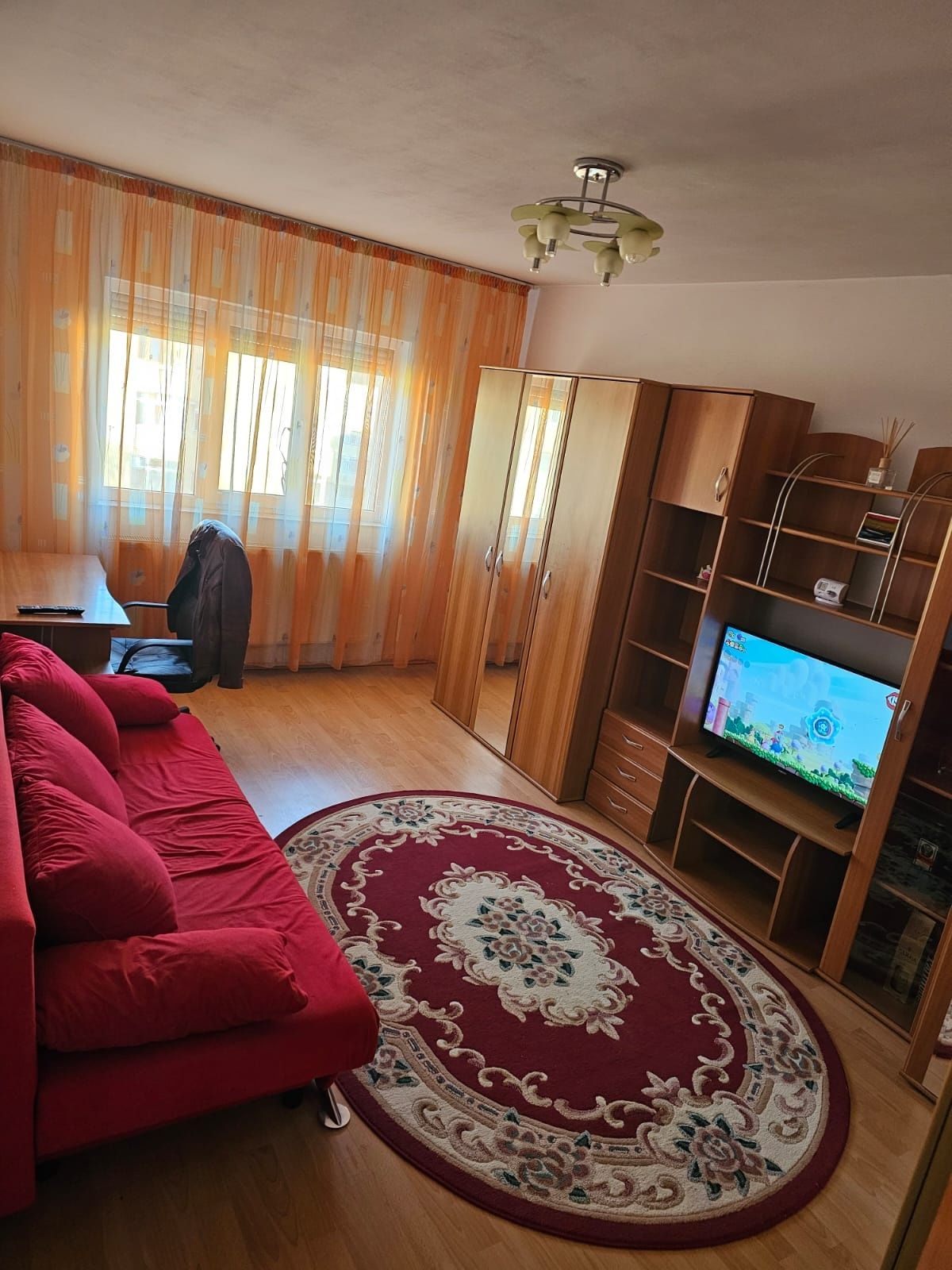 Închiriez apartament decomandat cu 2 camere