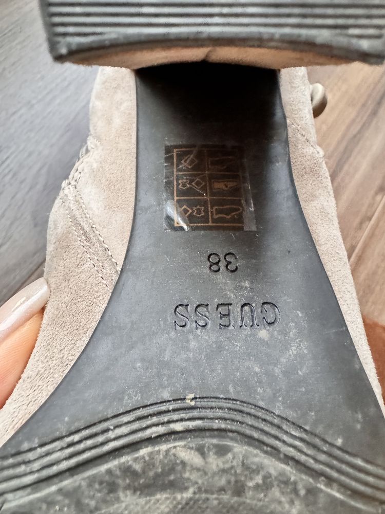 2 бр. Боти Guess